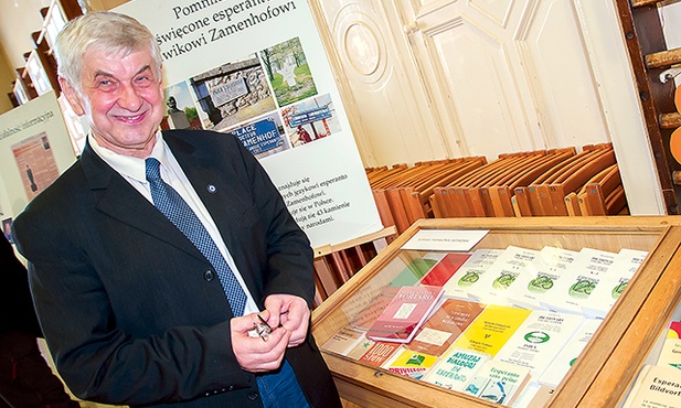 Edward Kozyra jest również autorem słowników pomagających w przekładach esperanto na języki polski i angielski