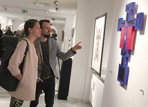 Odwiedzający mogą zobaczyć 70 prac ponad 50 artystów z Polski i zagranicy.