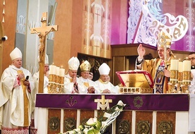 ▲	Jubileuszową dziękczynną Eucharystię odprawiono w bielskiej katedrze.