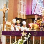 ▲	Jubileuszową dziękczynną Eucharystię odprawiono w bielskiej katedrze.