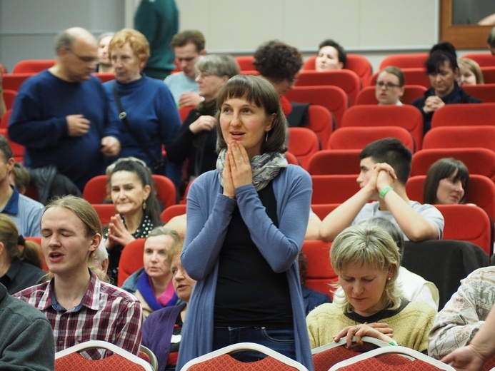 Fotowspomnienie z konferencji uwielbieniowej