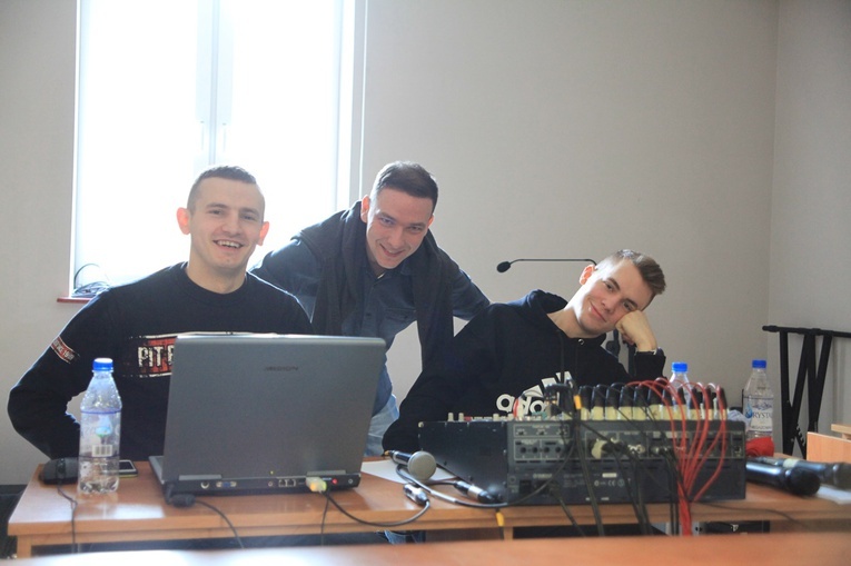 Fotowspomnienie z konferencji uwielbieniowej
