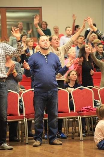 Fotowspomnienie z konferencji uwielbieniowej