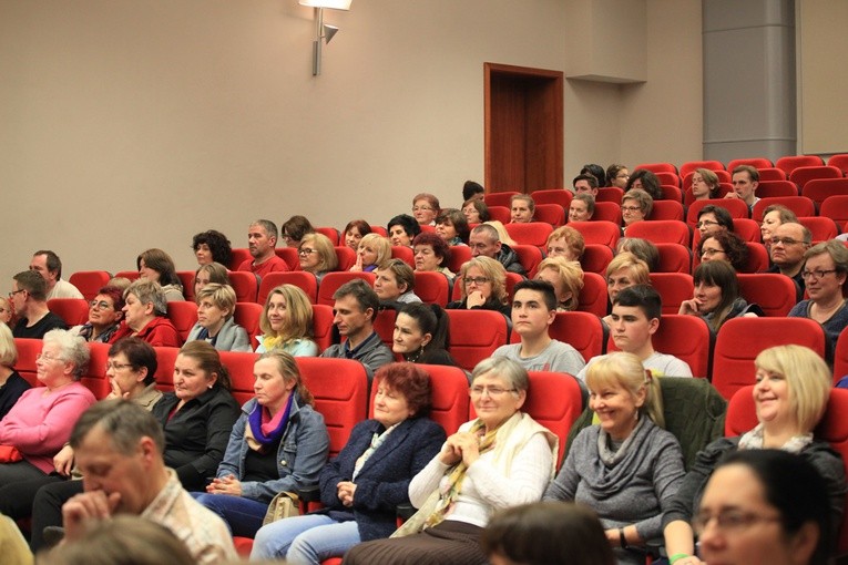 Fotowspomnienie z konferencji uwielbieniowej
