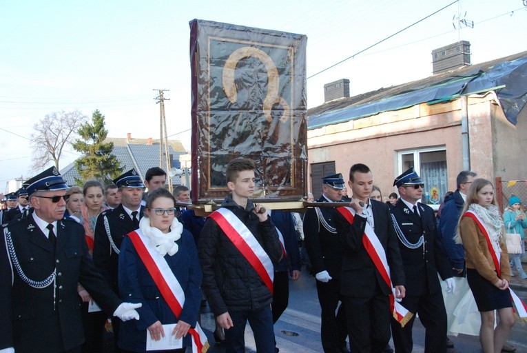 Powitanie ikony MB Częstochowskiej w Kiernozi