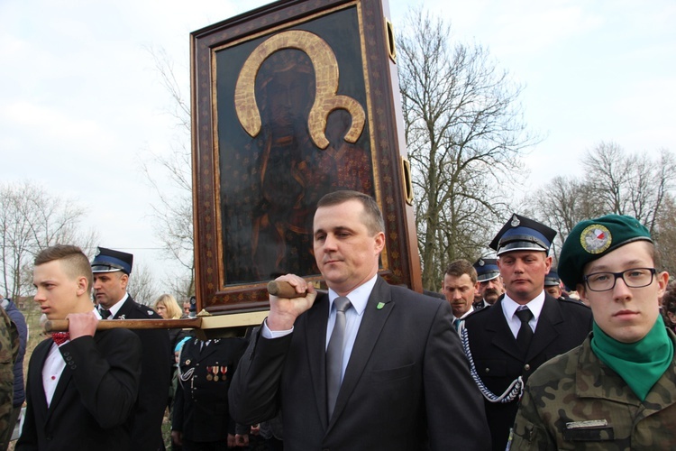 Powitanie ikony MB Częstochowskiej w Luszynie