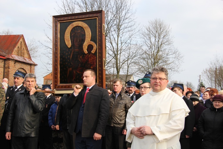 Powitanie ikony MB Częstochowskiej w Luszynie