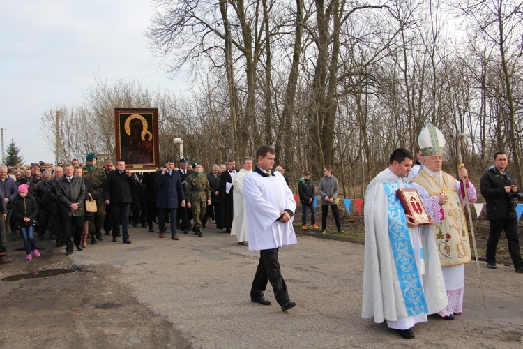 Powitanie ikony MB Częstochowskiej w Luszynie