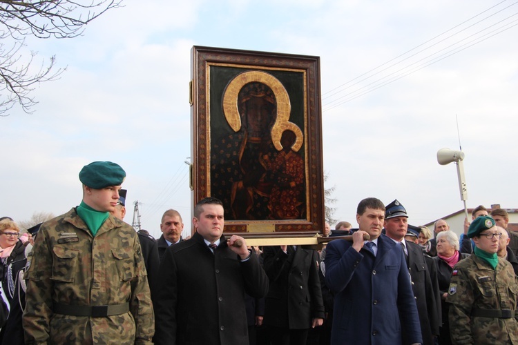 Powitanie ikony MB Częstochowskiej w Luszynie