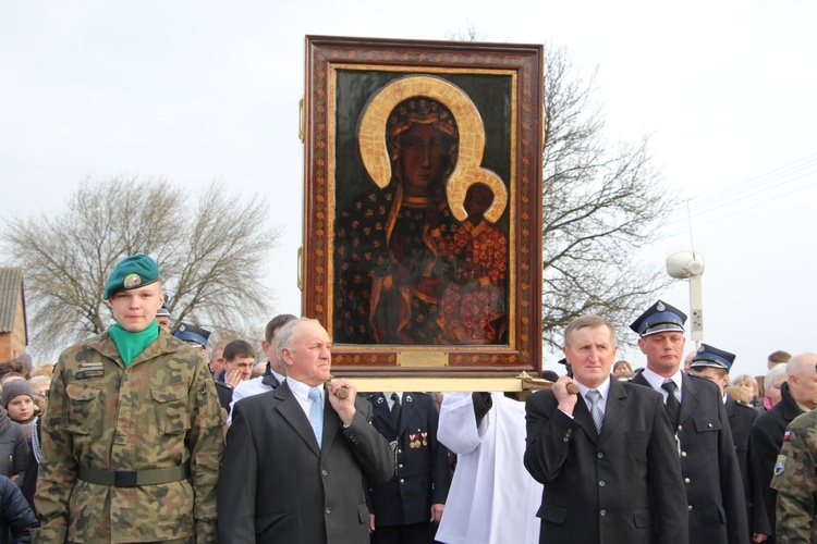 Powitanie ikony MB Częstochowskiej w Luszynie