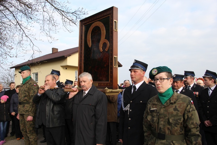 Powitanie ikony MB Częstochowskiej w Luszynie