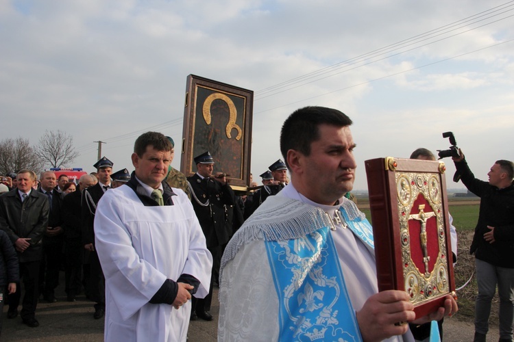 Powitanie ikony MB Częstochowskiej w Luszynie