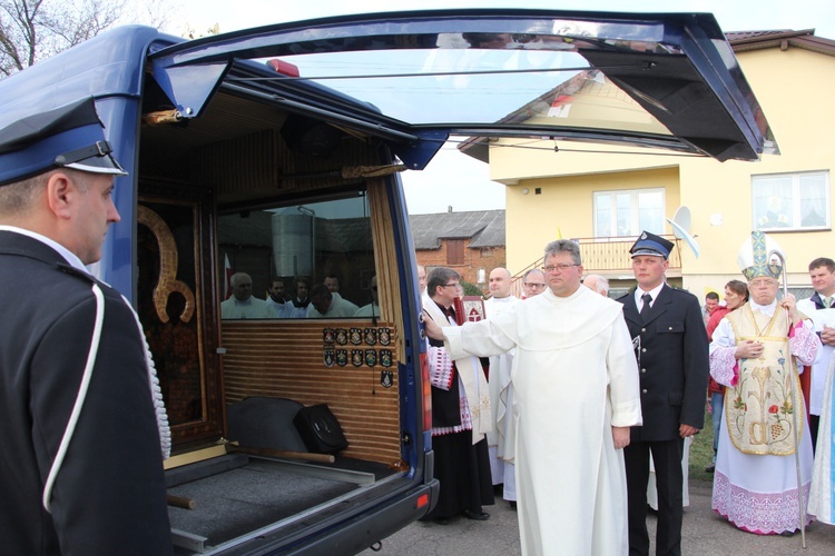 Powitanie ikony MB Częstochowskiej w Luszynie