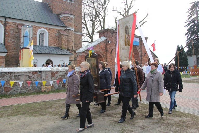 Powitanie ikony MB Częstochowskiej w Luszynie
