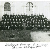 ▲	Archiwalne zdjęcie uczestników I Synodu Diecezji Sandomierskiej z 1923 r.