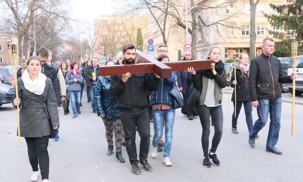 Droga Krzyżowa na miasteczku akademickim