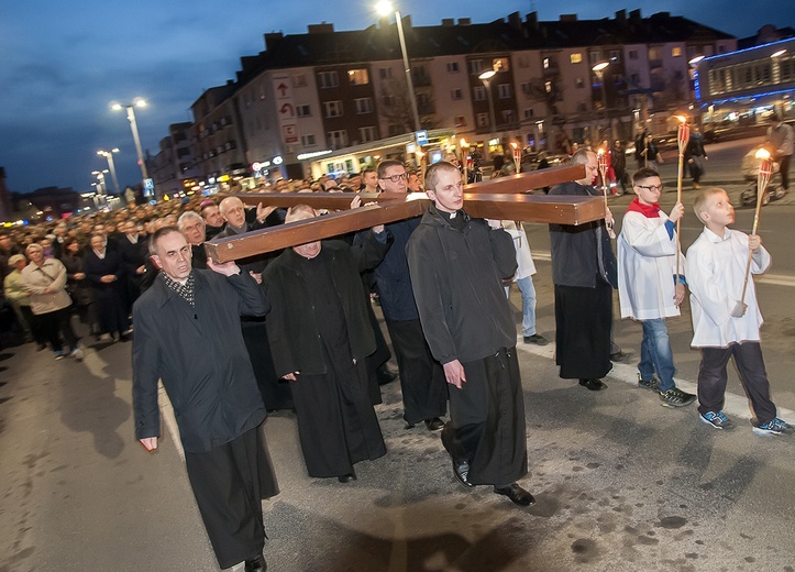 Droga krzyżowa ulicami Koszalina - cz. 1