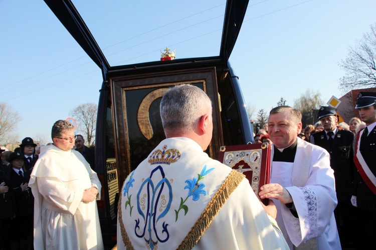 Powitanie ikony MB Częstochowskiej w Żychlinie