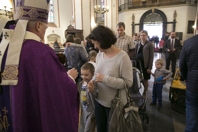 Kardynał Nycz pobłogosławił wszystkie dzieci