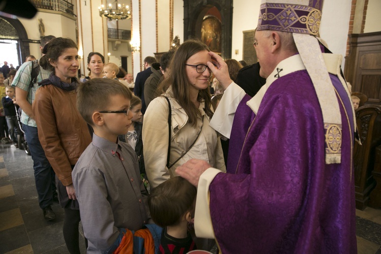 Kardynał Nycz pobłogosławił wszystkie dzieci