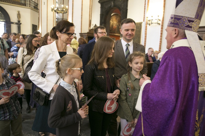 Kardynał Nycz pobłogosławił wszystkie dzieci