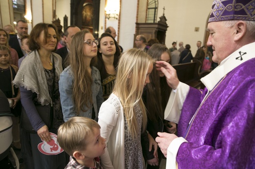 Kardynał Nycz pobłogosławił wszystkie dzieci