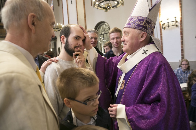 Kardynał Nycz pobłogosławił wszystkie dzieci