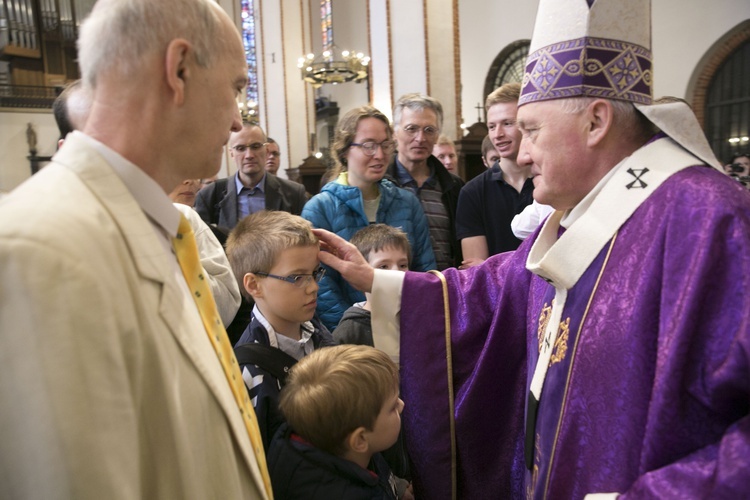 Kardynał Nycz pobłogosławił wszystkie dzieci