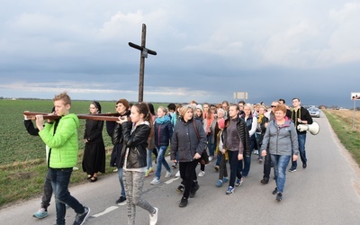 Droga, krzyż i milczenie