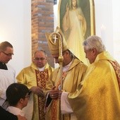 Podczas powitalnej Eucharystii bp Pindel udzielił młodzieży sakramentu bierzmowania