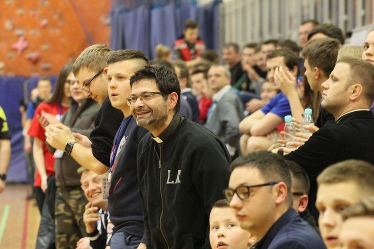 Lektorzy z parafii Trójcy św. podczas mistrzostw LSO w piłkę nożną halową