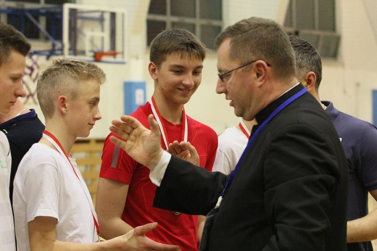 Lektorzy z parafii Trójcy św. podczas mistrzostw LSO w piłkę nożną halową