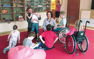 	Ewa Olesz (po lewej) i Katarzyna Krefft podkreślają, że na dzieci nie można patrzeć przez pryzmat ich niepełnosprawności.