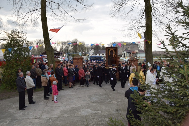 Powitanie ikony MB Częstochowskiej w Trębkach