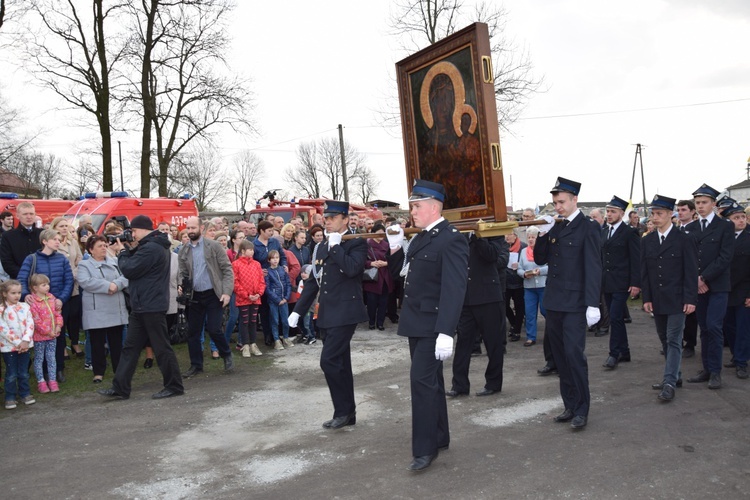 Powitanie ikony MB Częstochowskiej w Trębkach