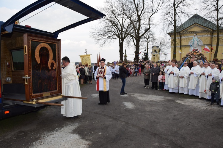 Powitanie ikony MB Częstochowskiej w Trębkach