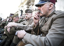 Pochód był hołdem dla polskich oficerów pomordowanych m.in. w Katyniu.