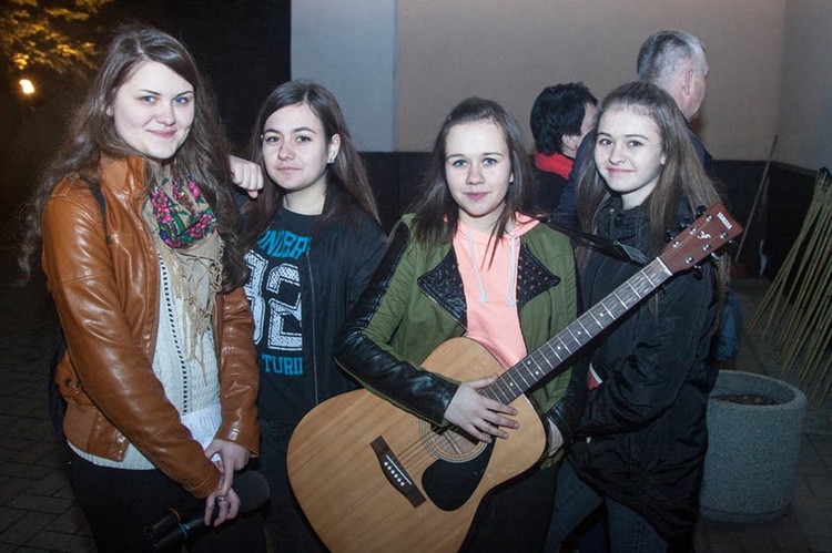 Dziewczęta z zespołu muzycznego w Zdziarcu