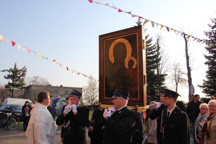 Powitanie ikony MB Częstochowskiej w Oporowie