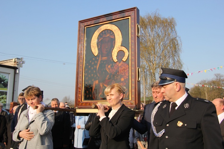 Powitanie ikony MB Częstochowskiej w Oporowie