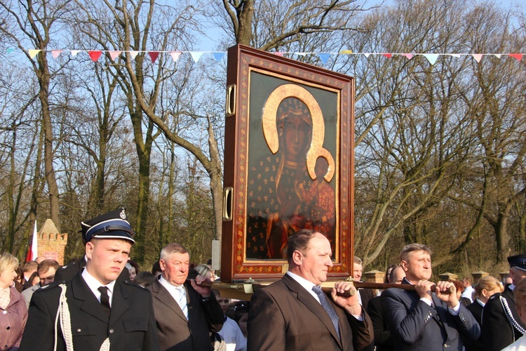 Powitanie ikony MB Częstochowskiej w Oporowie