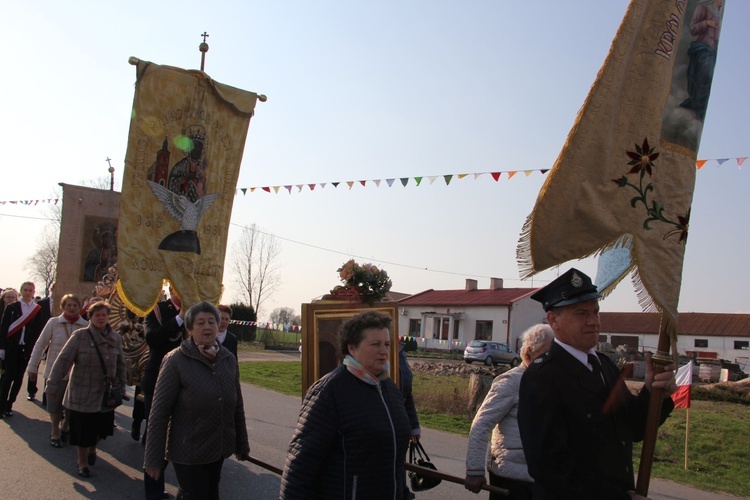 Powitanie ikony MB Częstochowskiej w Oporowie