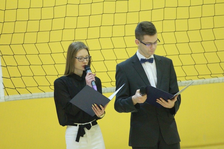 Mecz siatkówki dla Jana Pawła II