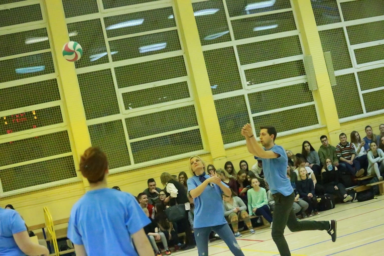 Mecz siatkówki dla Jana Pawła II