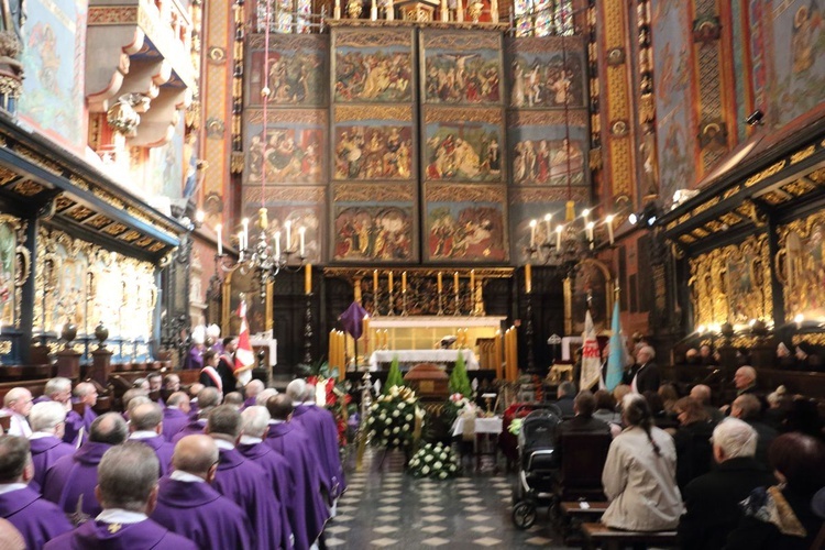 Pogrzeb ks. Stanisława Małysiaka - kościół Mariacki