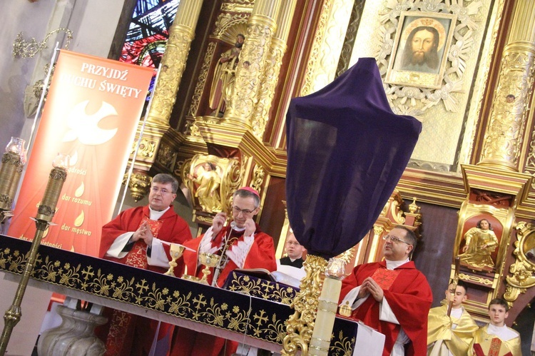 Bierzmowanie w bazylice św. Małgorzaty w Nowym Sączu cz. 1