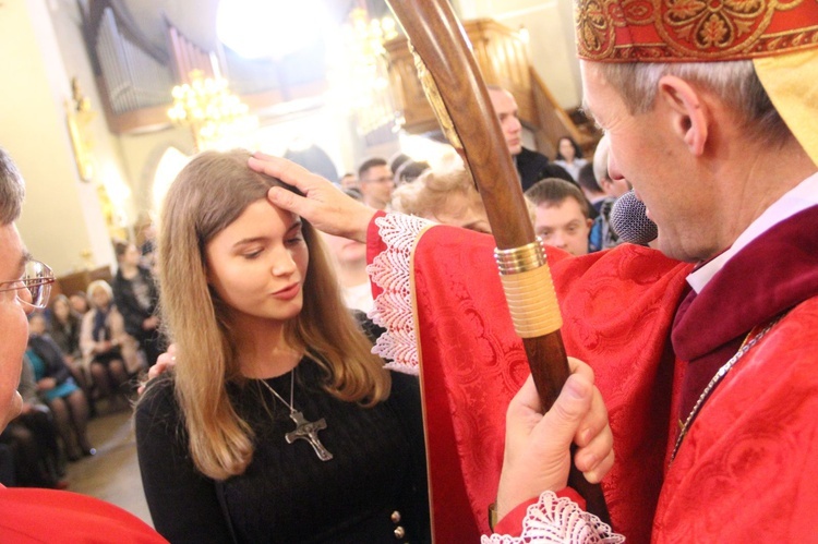 Bierzmowanie w bazylice św. Małgorzaty w Nowym Sączu cz. 1