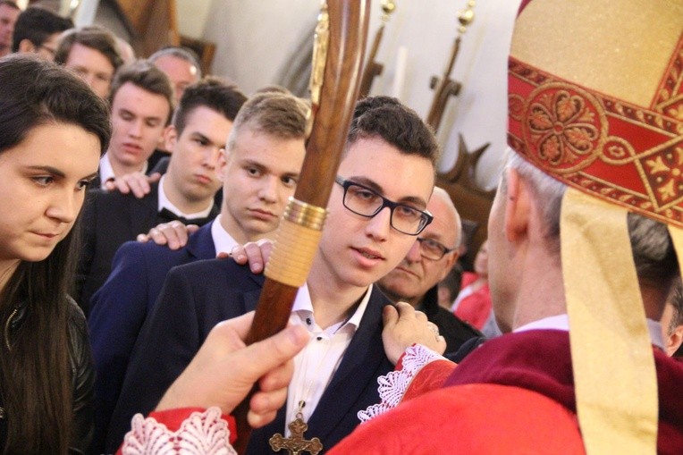 Bierzmowanie w bazylice św. Małgorzaty w Nowym Sączu cz. 1