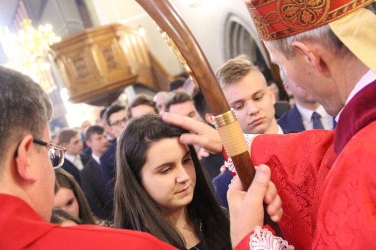 Bierzmowanie w bazylice św. Małgorzaty w Nowym Sączu cz. 1