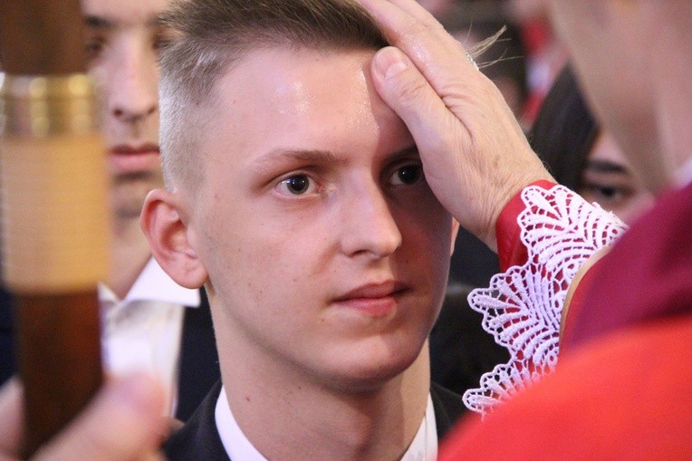 Bierzmowanie w bazylice św. Małgorzaty w Nowym Sączu cz. 1